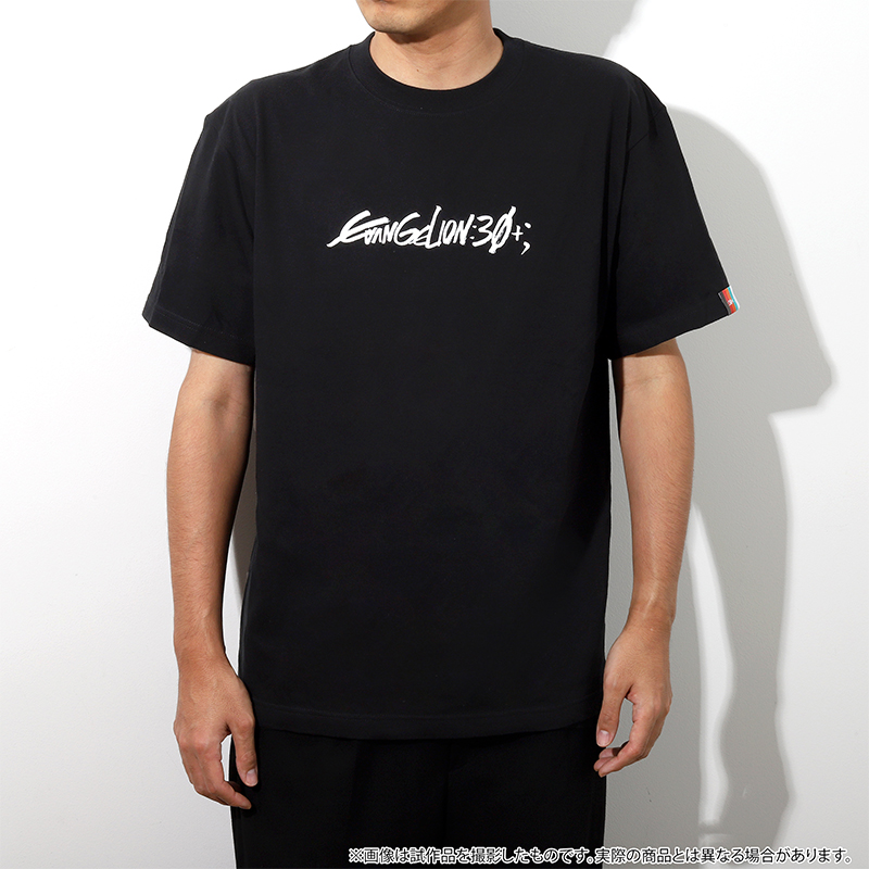 【EVANGELION:30+；】Tシャツ・ロゴ/黒  [お届け予定：2026年2月中旬]
