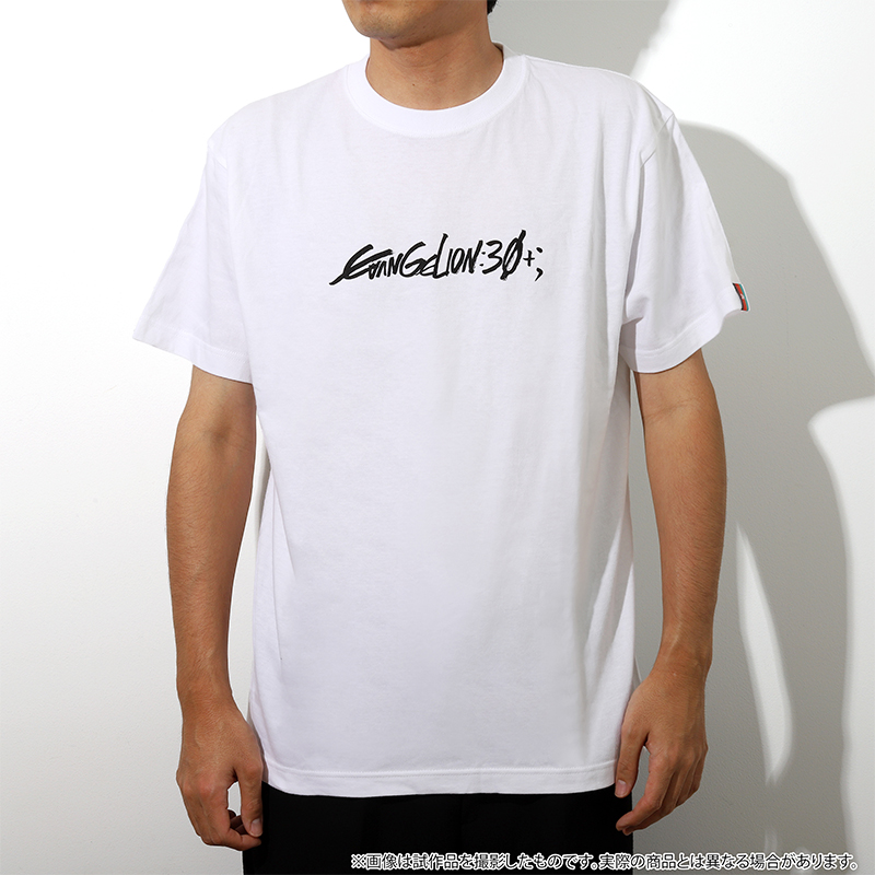 【EVANGELION:30+；】Tシャツ・ロゴ/白  [お届け予定：2026年2月中旬]